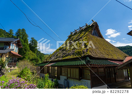 古民家　茅葺の屋根 82292278