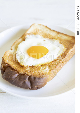 美味しい目玉焼きのせトースト 美味しい目玉焼きのせトースト 82293731