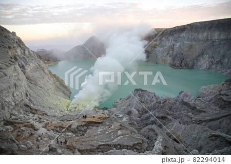 イジェン火山（インドネシア） 82294014