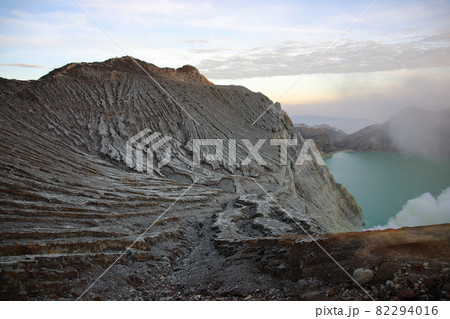 イジェン火山（インドネシア） 82294016