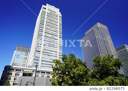 都市風景　東京　丸の内のオフィス街 82296075
