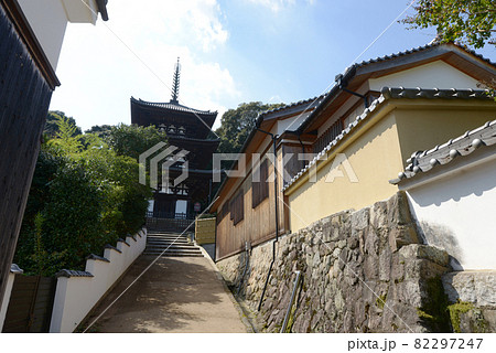 当麻寺　西塔　奈良県葛城市 82297247