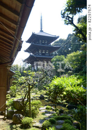 当麻寺　西南院から望む西塔　奈良県葛城市 82297674