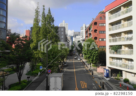 9月　港区677乃木坂方面と赤坂通り 82298150