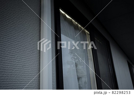 暗い雰囲気の住宅 82298253