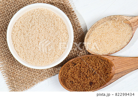 黒砂糖（マスコバド糖）、てんさい糖、花見糖（無精製または完全に精製しておらずミネラルを含んだ砂糖） 82299434