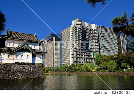 皇居の桜田巽櫓と丸の内・大手町ビル群 皇居の桜田巽櫓と丸の内・大手町ビル群 82300480