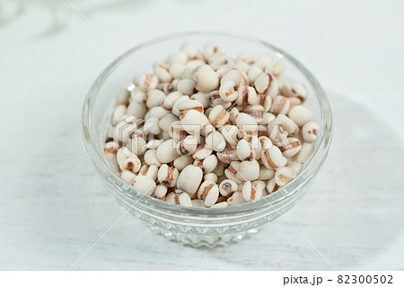 ハトムギ（鳩麦、学名: Coix lacryma-jobi var. ma-yuen）、穀物の一種 82300502