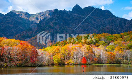 本院岳・鏡池（秋） 82300973