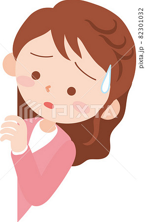 不安そうに覗き込む女の人 82301032