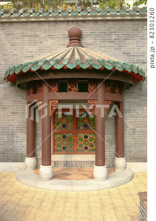 a small pavilion for a rest at hong kong 27 Dec 2004 a small pavilion for a rest at hong kong 27 Dec 2004 82301260