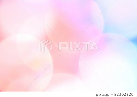 パステルカラーの抽象的背景　ピンク色・青色系玉ボケ・丸ボケ　 82302320