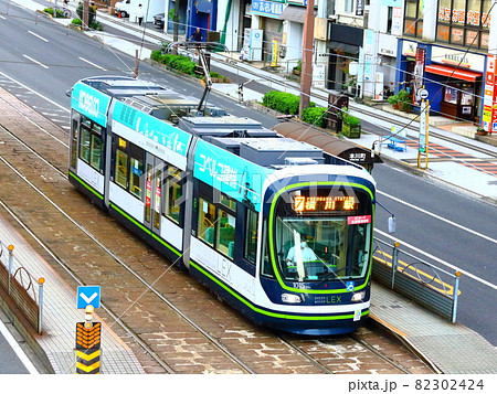 広島市内を走る広島電鉄、路面電車 広島市内を走る広島電鉄、路面電車 82302424