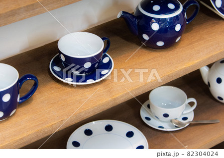 日本の伝統的工芸　陶磁器 82304024