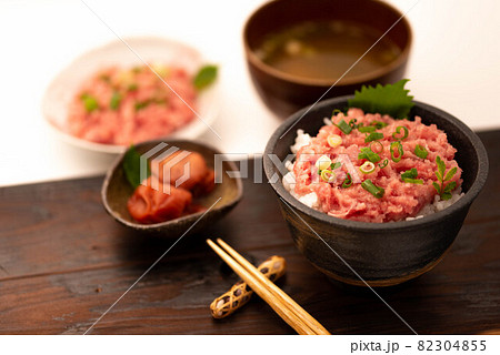 ネギトロ丼 まぐろのたたき丼　ねぎとろ丼 82304855