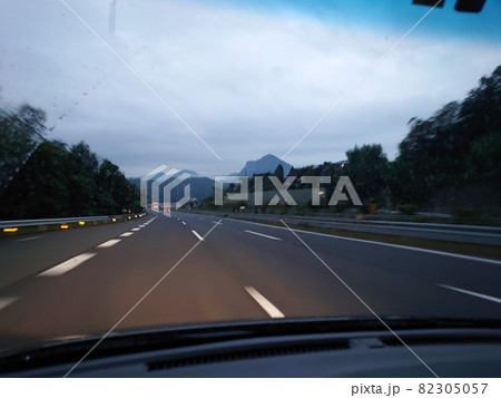朝の高速道路 朝の高速道路 82305057