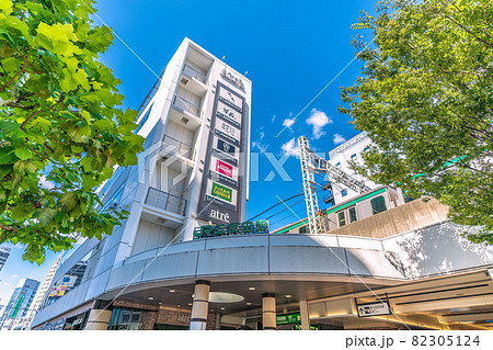 日本の東京都市景観　五反田駅前の街並みなどを望む 82305124