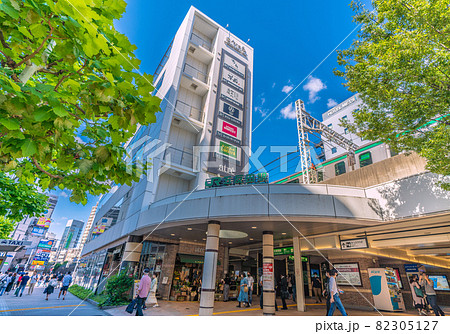 日本の東京都市景観　五反田駅前の街並みなどを望む 82305127