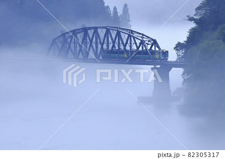 川霧の只見線 川霧の只見線 82305317