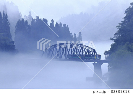 川霧の只見線 川霧の只見線 82305318