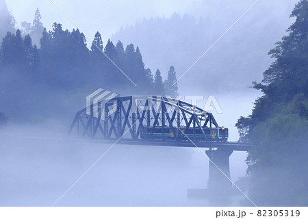 川霧の只見線 川霧の只見線 82305319