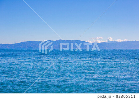 世界遺産　三保松原から見た伊豆半島 82305511