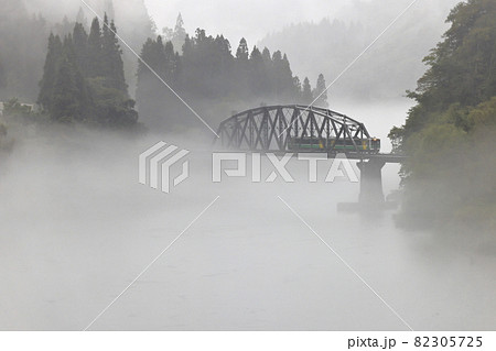 川霧の只見線 82305725