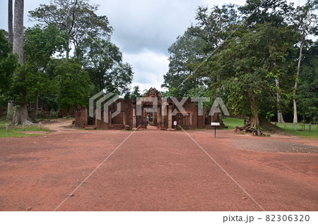 カンボジアのアンコール遺跡群　バンテアイ・スレイ 82306320