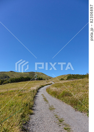 9月（秋） 快晴の車山 長野県茅野市 82306897