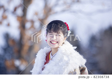 振袖の女性 82308738