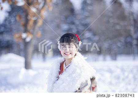 振袖の女性 82308743