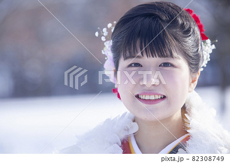 振袖の女性 82308749