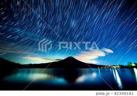 静岡県富士宮市 田貫湖と富士山(星の軌跡) 静岡県富士宮市 田貫湖と富士山(星の軌跡) 82309181