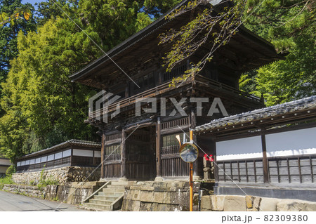 大悲願寺の仁王門と塀/東京都あきる野市 大悲願寺の仁王門と塀/東京都あきる野市 82309380
