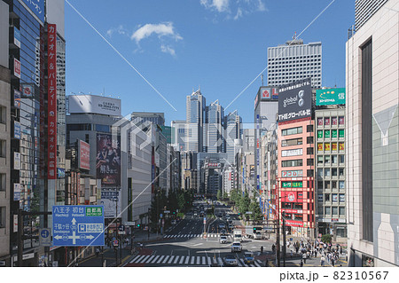 新宿副都心 甲州街道沿いの高層ビル群と街並 東京都新宿区の写真素材