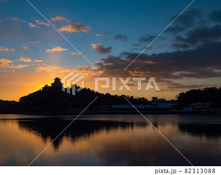 犬山城 朝焼け 犬山城 朝焼け 82313088