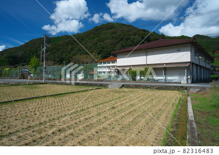 【廃校】旧新見市立唐松小学校の体育館と校舎 岡山県新見市 【廃校】旧新見市立唐松小学校の体育館と校舎 岡山県新見市 82316483