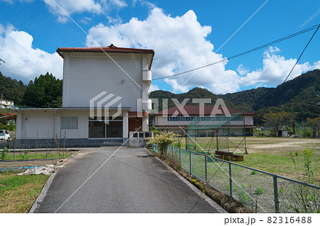 【廃校】旧新見市立唐松小学校のグラウンドと校舎 岡山県新見市 【廃校】旧新見市立唐松小学校のグラウンドと校舎 岡山県新見市 82316488