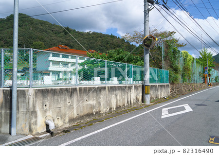 【廃校】旧新見市立唐松小学校の通学路と校舎 岡山県新見市 【廃校】旧新見市立唐松小学校の通学路と校舎 岡山県新見市 82316490