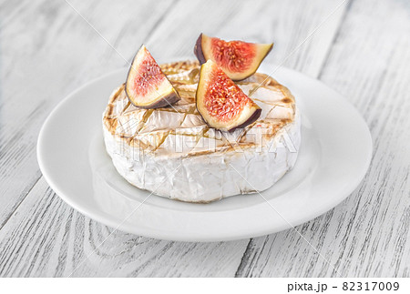 Grilled Camembert 82317009