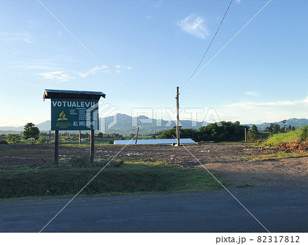 フィジー街並み ボタレブの看板 フィジー街並み ボタレブの看板 82317812