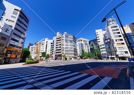 都市風景　東京　神田　小川町交差点の風景 82318550