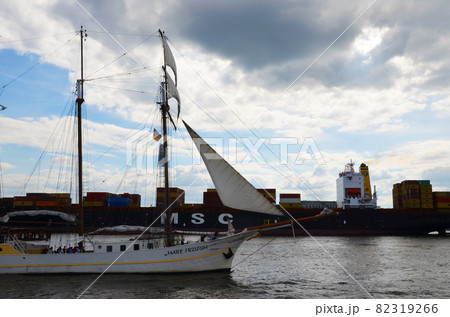 エルベ川の景色,ハンブルク,ドイツ エルベ川の景色,ハンブルク,ドイツ 82319266