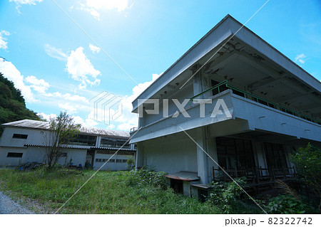 【廃校】旧新見市立神郷中学校の校舎と体育館　岡山県新見市 82322742
