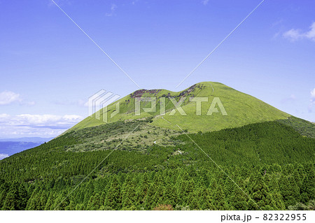 阿蘇五岳のひとつである美しい杵島岳(熊本県阿蘇市) 阿蘇五岳のひとつである美しい杵島岳(熊本県阿蘇市) 82322955
