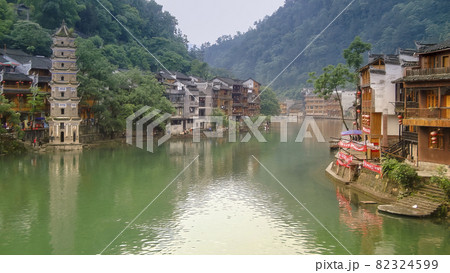 中国湖南省 鳳凰古城 万名塔 沱江 / Fenghuang, Hunan, China 中国湖南省 鳳凰古城 万名塔 沱江 / Fenghuang, Hunan, China 82324599