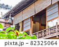 夏の古い京町屋の2階部分 82325064