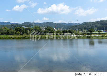 田畑 山 風景 82326952