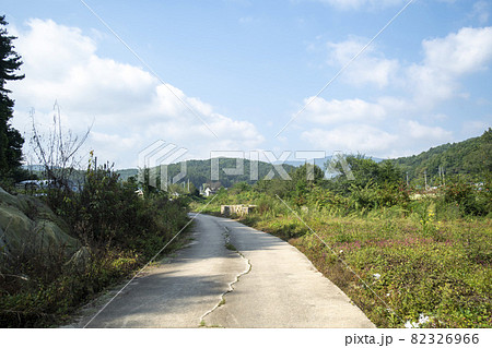 田畑 山 風景 82326966