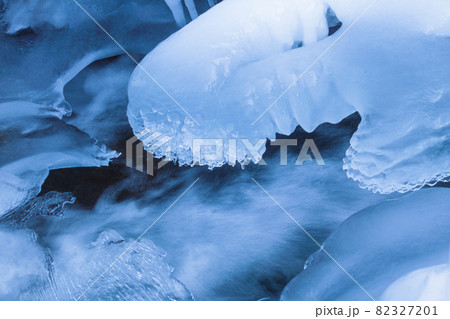 凍てついた横谷渓 凍てついた横谷渓 82327201